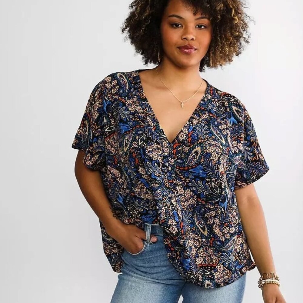 Daytrip Buckle Leafy Textured Top Blouse